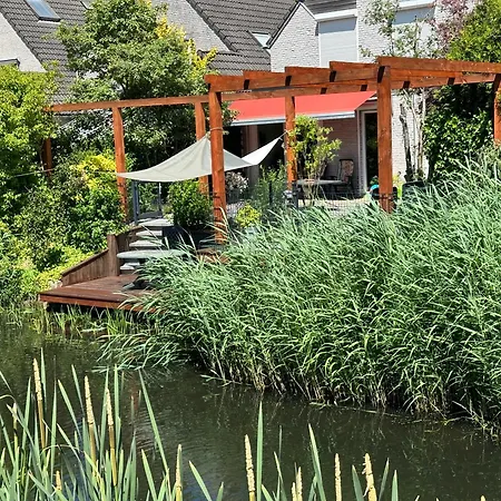 Gorinchem, Spacious House, Terrace At The Water Villa *